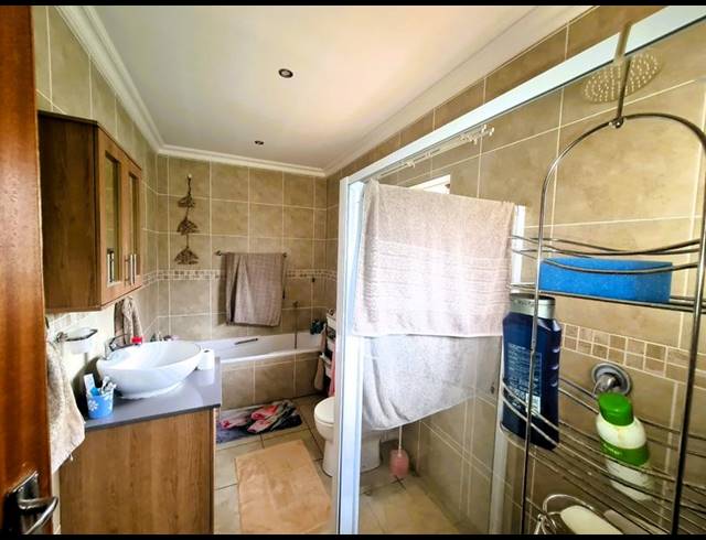 4 BEDROOM HOUSE FOR SALE IN DORINGKLOOF